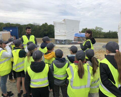 Les écoliers en visite du Clos Neuf